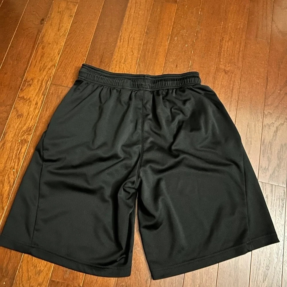Reebok black shorts size M excellent condition - Picture 7 of 8